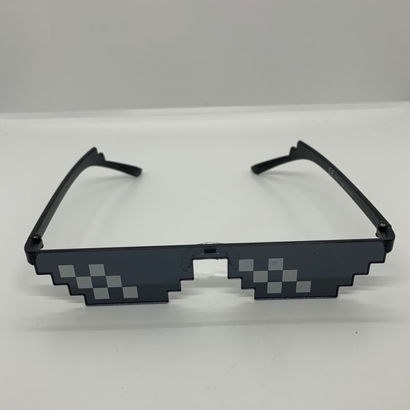 Meme 8-bit pixelated sunglasses 🕶 old school game - Picture 3 of 12